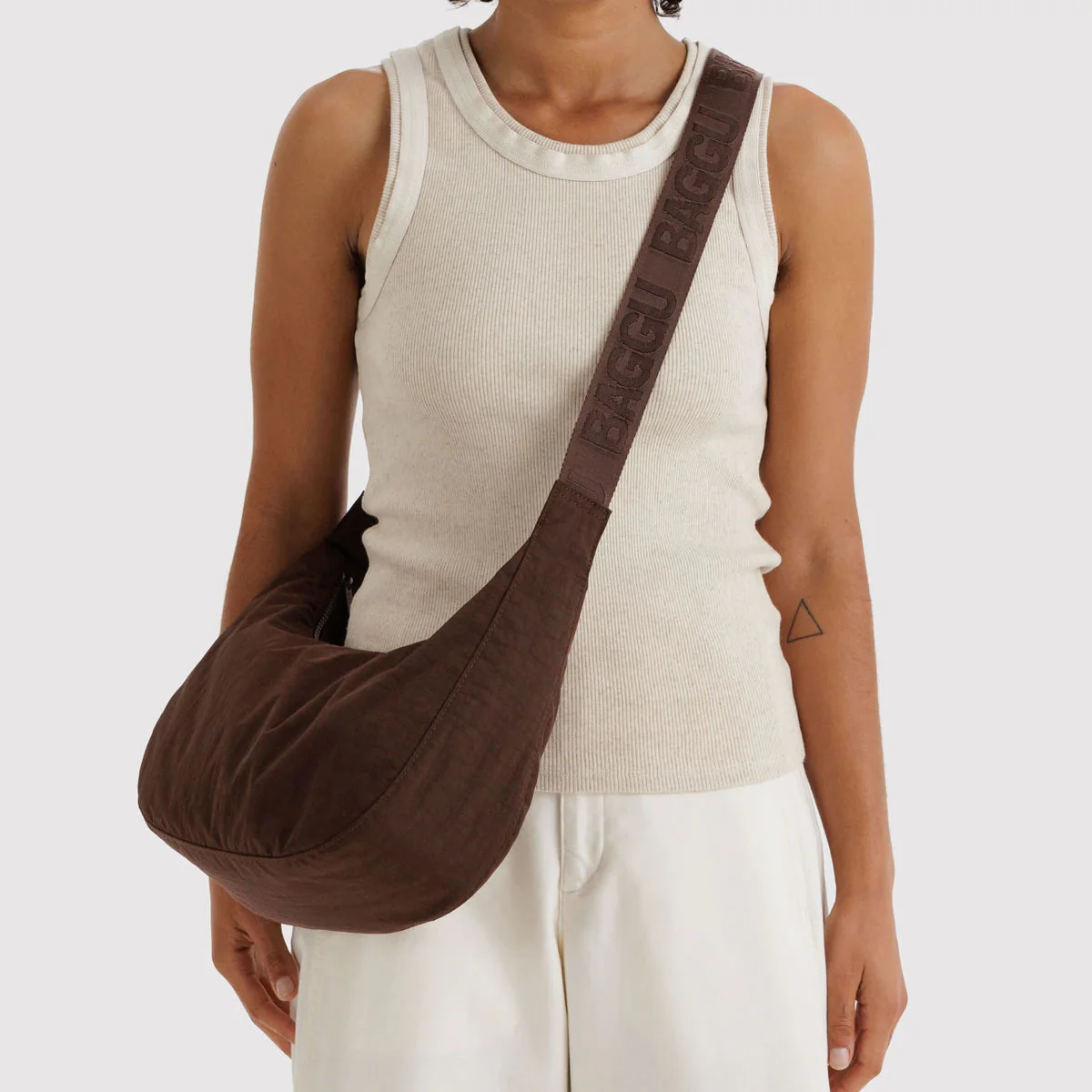 Baggu Medium Nylon Crescent Bag - Coffee - Image 2