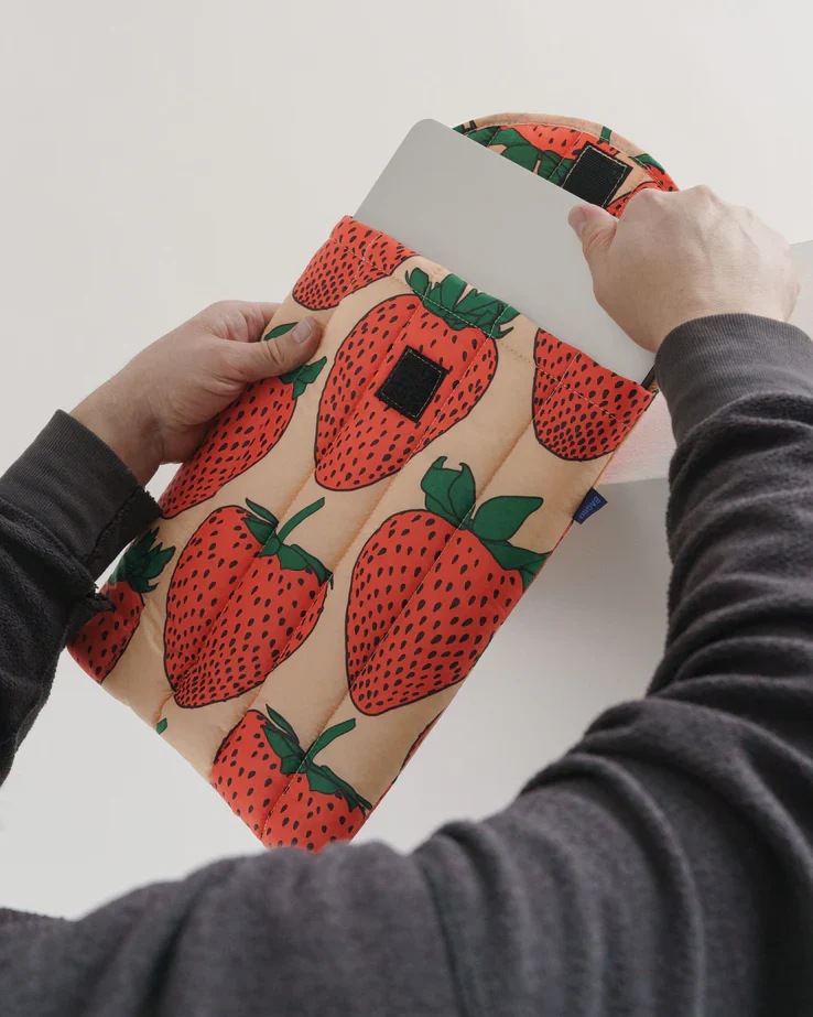 Baggu Puffy Laptop Sleeve 13"/14" - Strawberry - Image 2