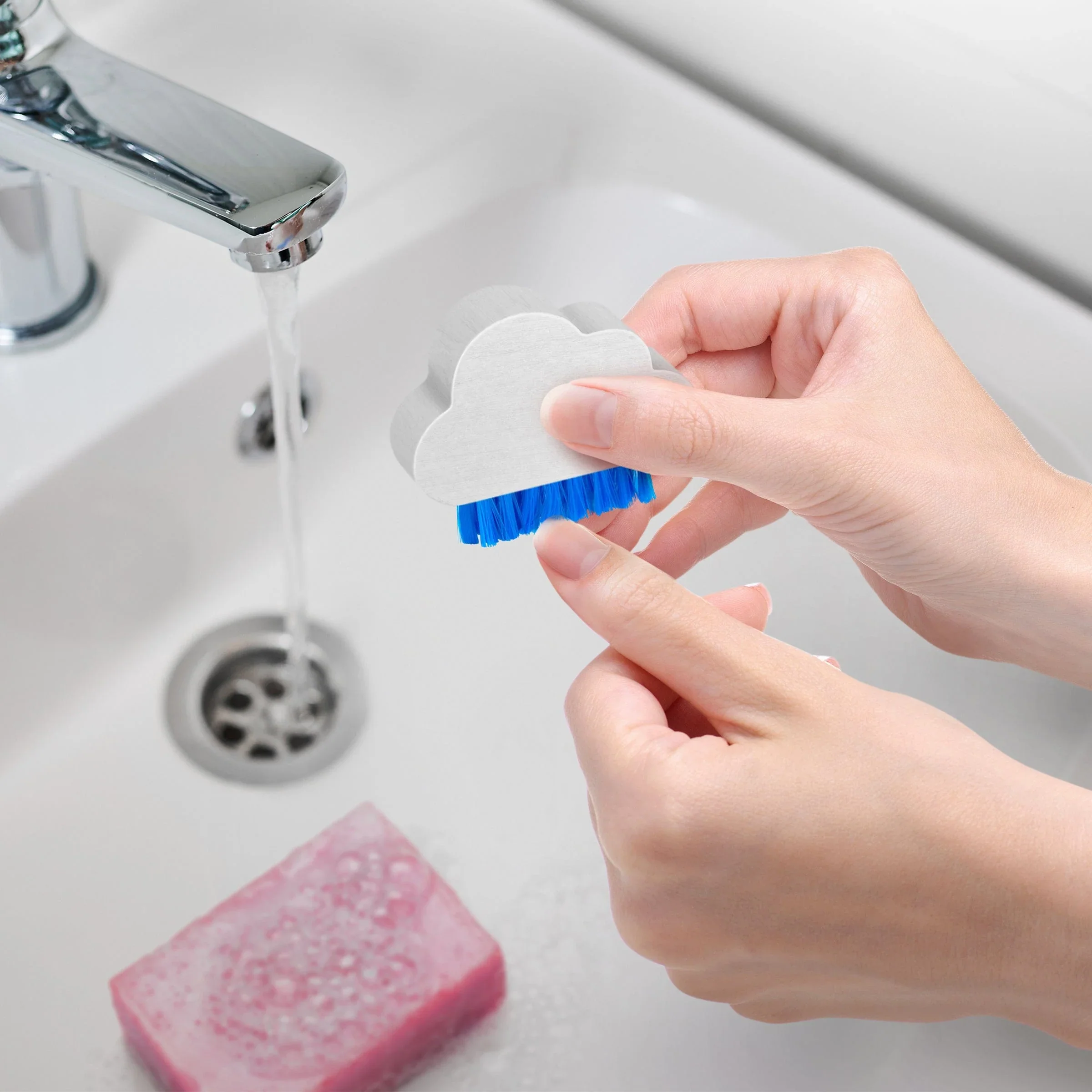 Cumulus Nail Brush - Image 3