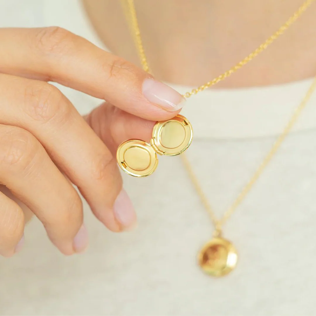 Mini Engraved Locket - XO - Image 3