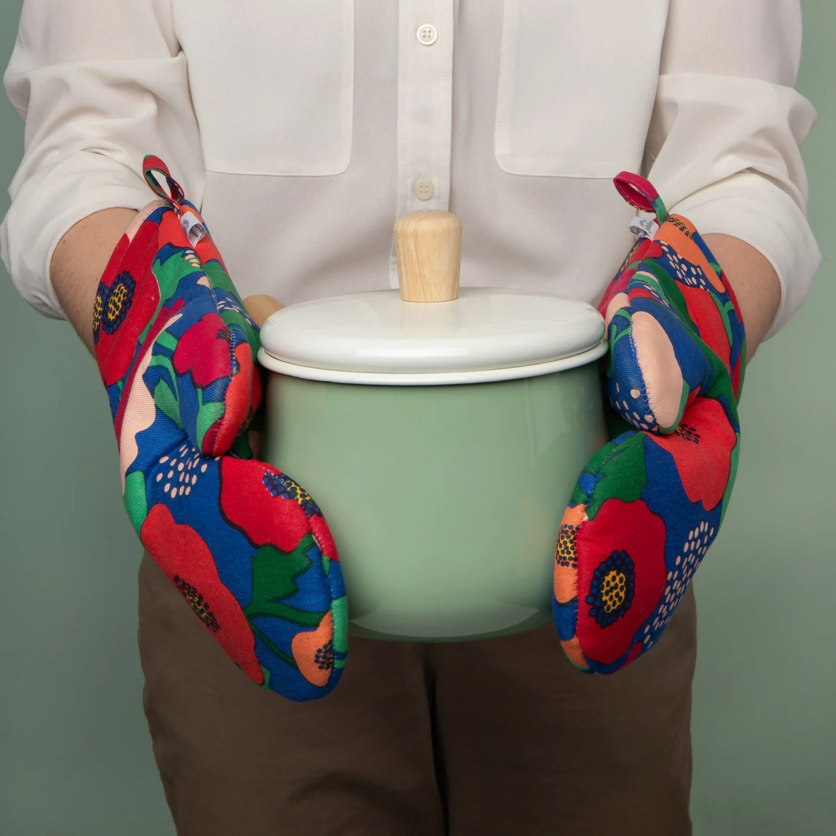 Set of Two Oven Mitts in Poppy - Image 3