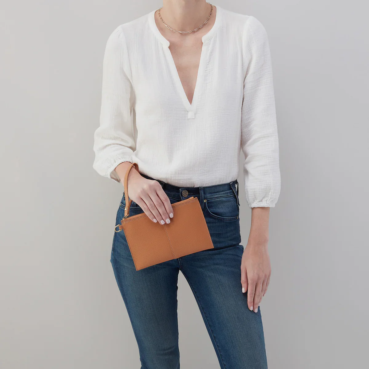 Vida Small Pouch- Micro Pebbled Leather- Biscuit - Image 3