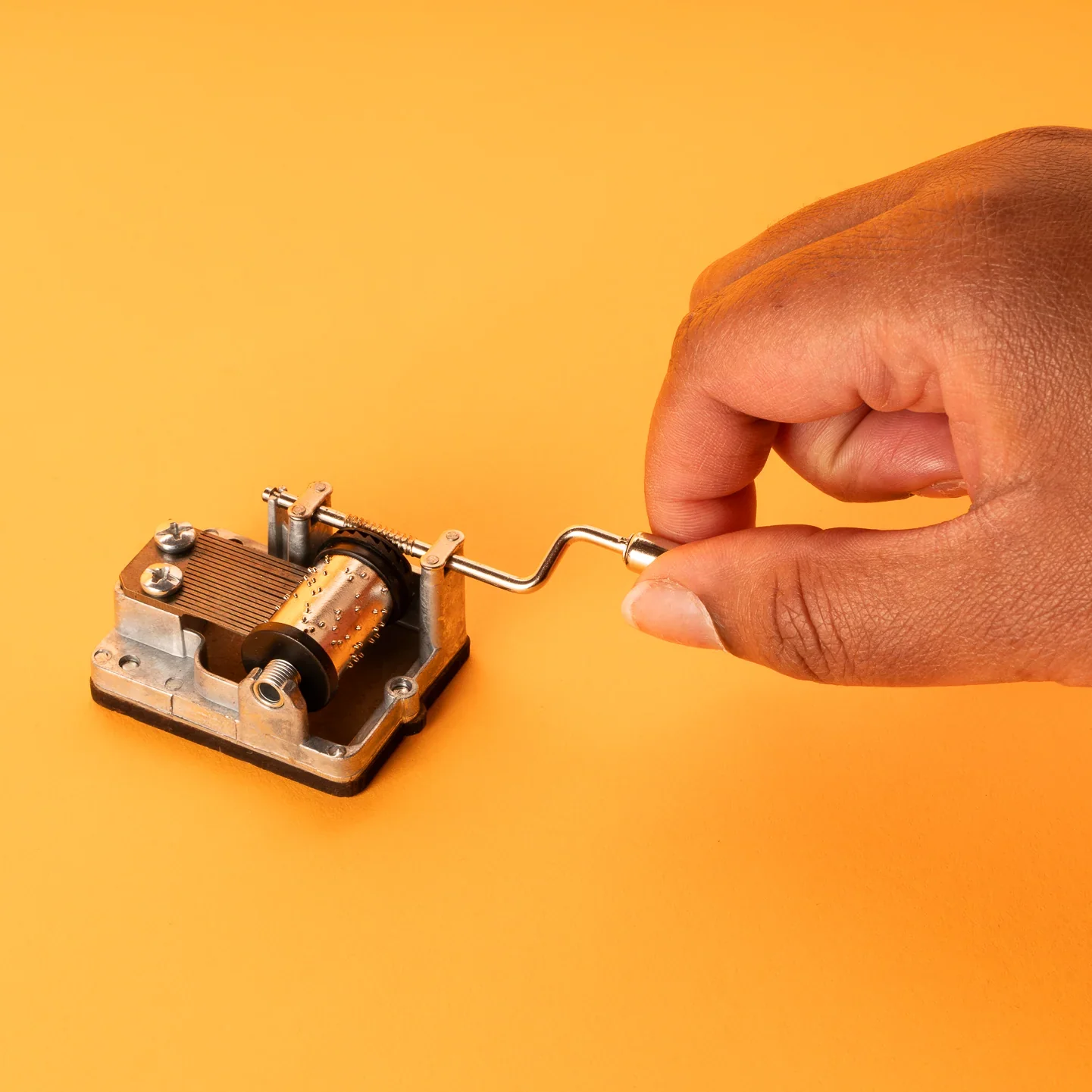 Yellow Submarine - Crank Handle Music Box - Image 2